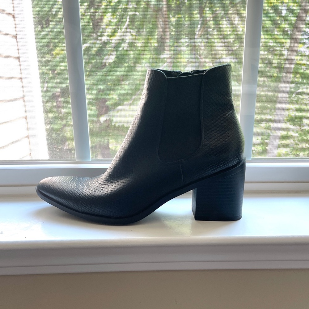 Black Platform Ankle Boots Leather Snake Print Pointed Toe